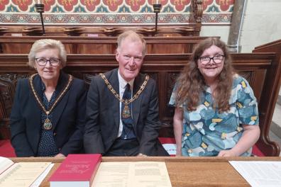 Julia and the Mayor and Mayoress.png
